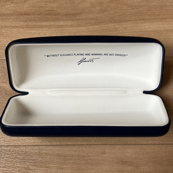 Lacoste Sunglasses Case - Picture 5 of 7